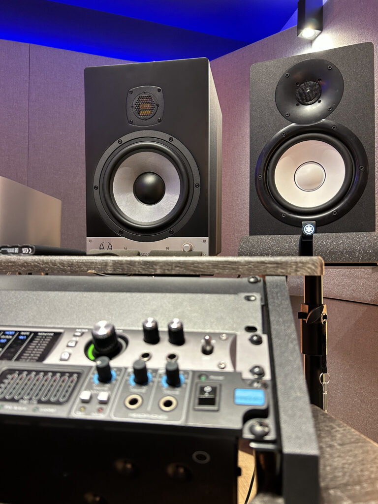 UAD X8P e Eve Audio SC208